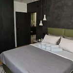 Black Апартаменти *